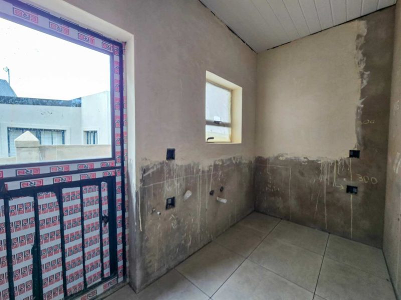 A prime, newly built home designed to satisfy the most discerning buyer. - Photo 8