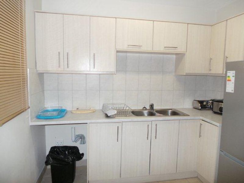 Apartment in Town Centre close to all amenities. - Photo 2