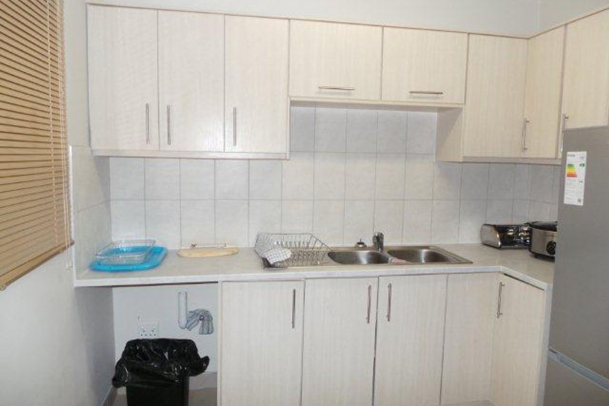 Apartment in Town Centre close to all amenities. - Photo 2