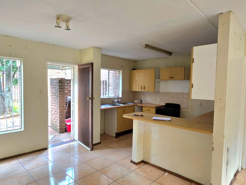 Ideal Investment: Spacious 2-Bedroom, Low Maintenance - Photo 7