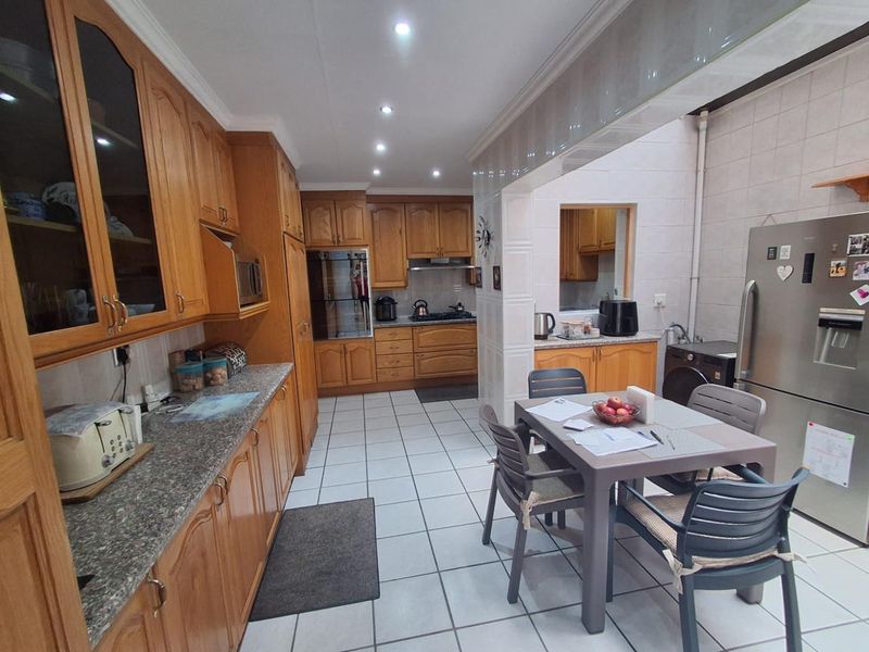 PET FRIENDLY FAMILY TOWNHOUSE - NEW REDRUTH - Photo 3