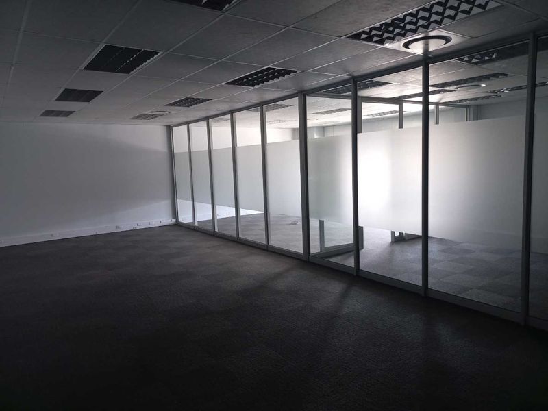 Secure, first floor offices space, available immediately! - Photo 2