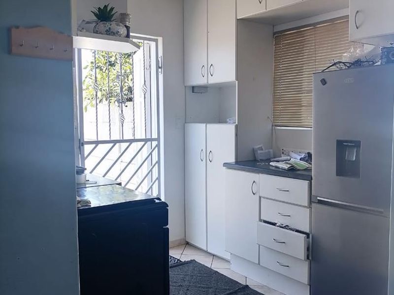 2-Bedroom Home in Weltevreden Valley, Mitchell's Plain - Photo 4