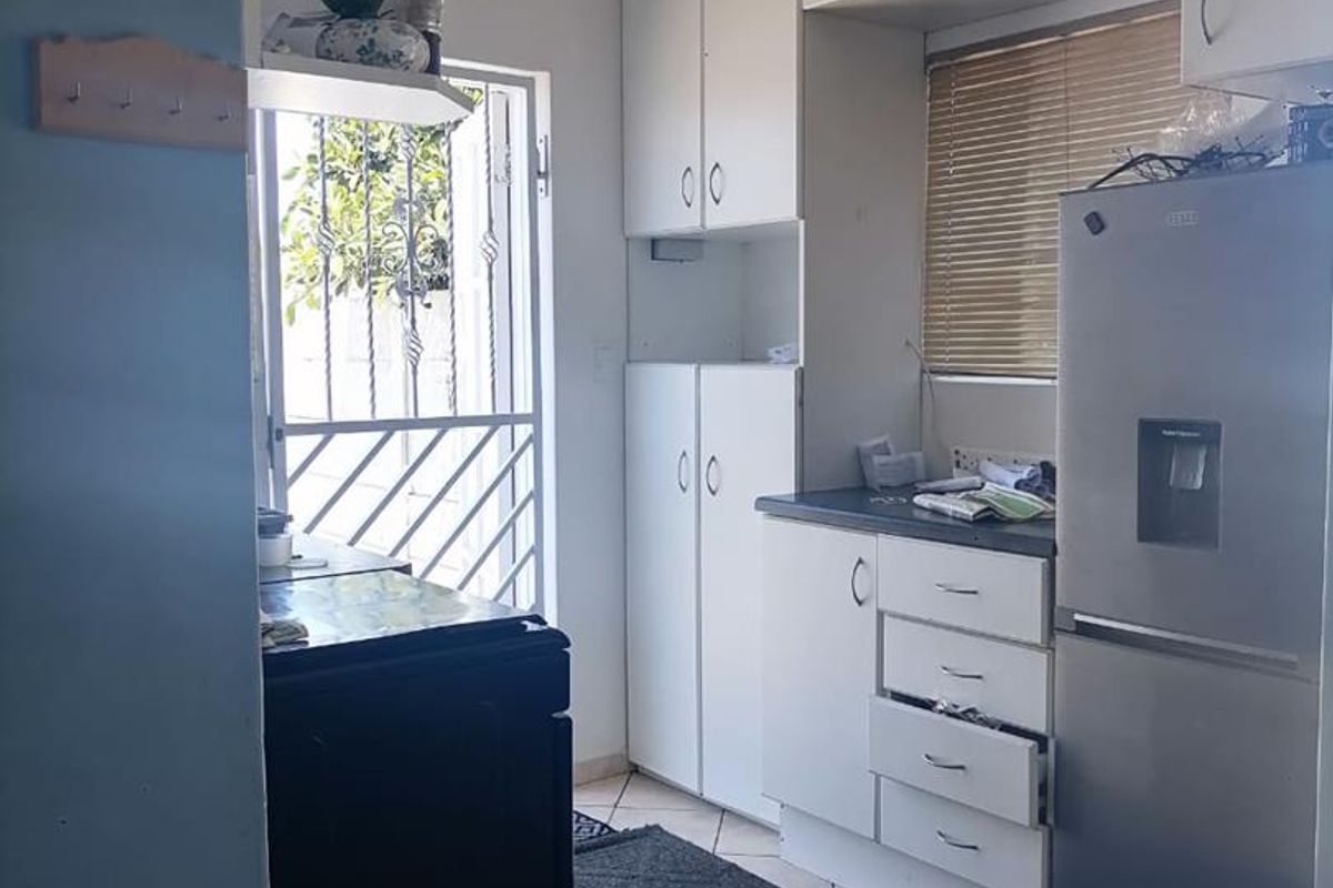 2-Bedroom Home in Weltevreden Valley, Mitchell's Plain - Photo 4