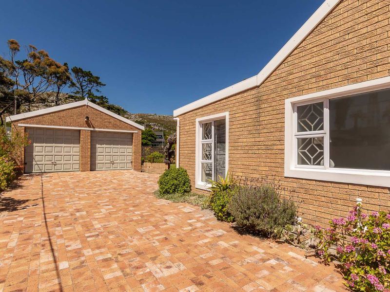 Family home and income earning cottage - Photo 4