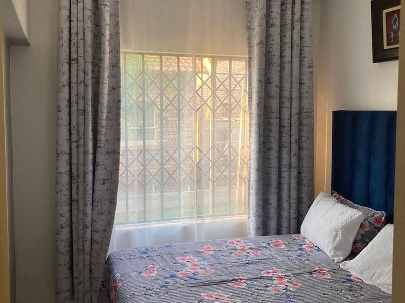 THREE BEDROOM TOWNHOUSE FOR SALE IN DAWN PARK - Photo 9