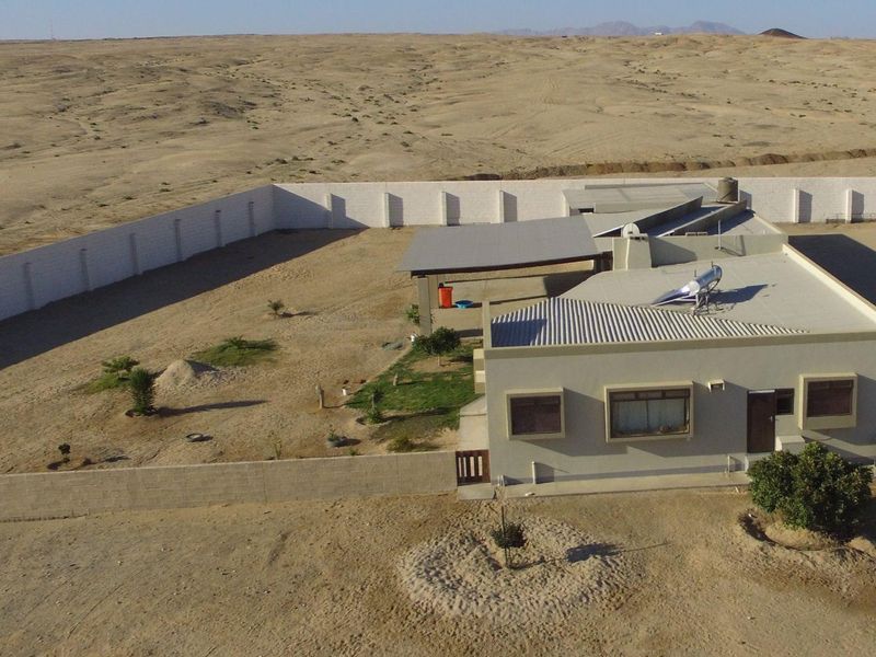 SECURE FAMILY RESIDENCE ON PRIVATE 3.04HA - Photo 2