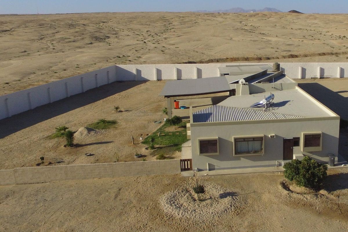 SECURE FAMILY RESIDENCE ON PRIVATE 3.04HA - Photo 2