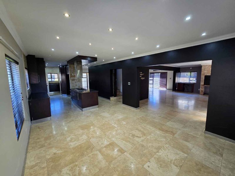 Eco-Friendly Luxury | Seamless Off-Grid Living with Solar, Inverter, & Backup Battery - Photo 10