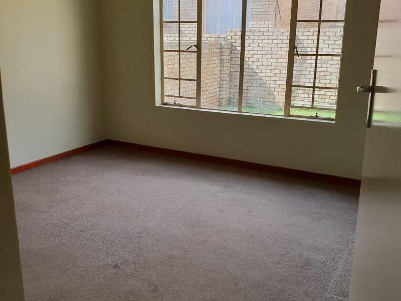 Charming 2-Bedroom Townhouse for Sale in Amberfield Ridge Estate!!! - Photo 8