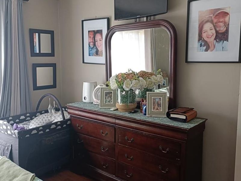 Charming 2-Bedroom Townhouse - Photo 7