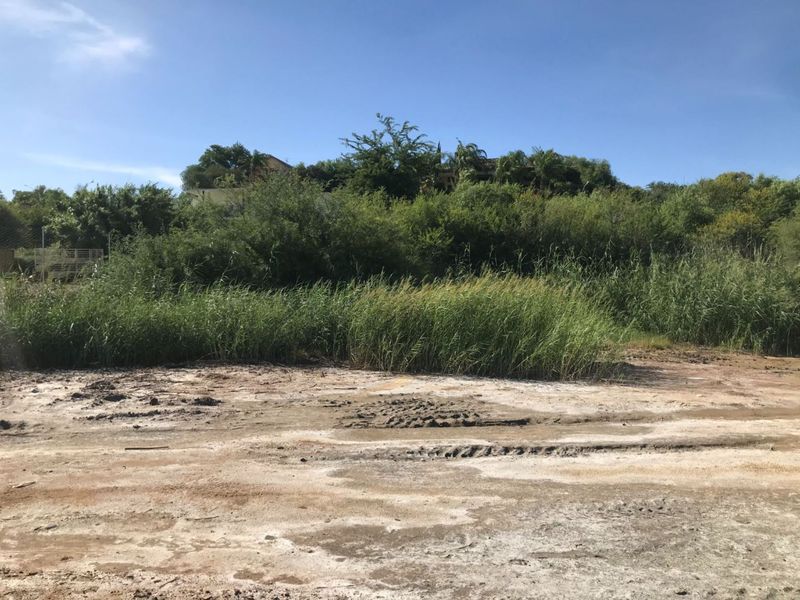 Vacant stand on 'n prime spot in a very popular area. - Photo 2