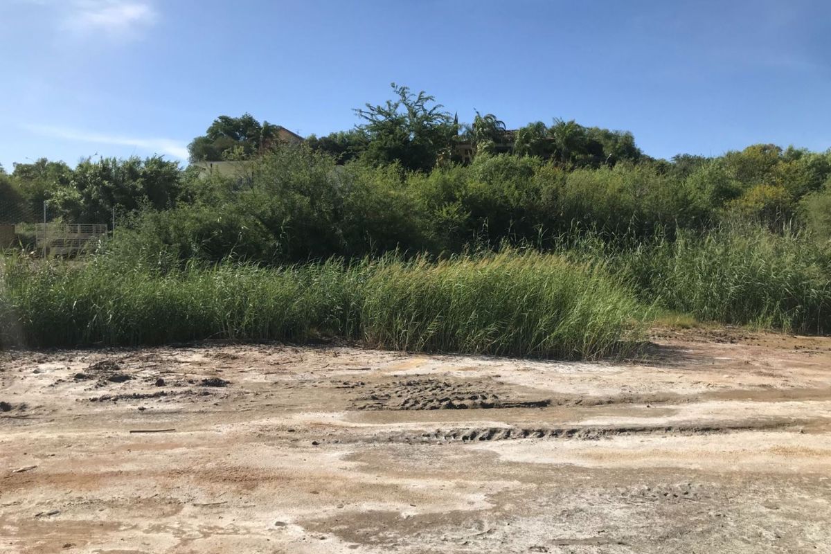 Vacant stand on 'n prime spot in a very popular area. - Photo 2