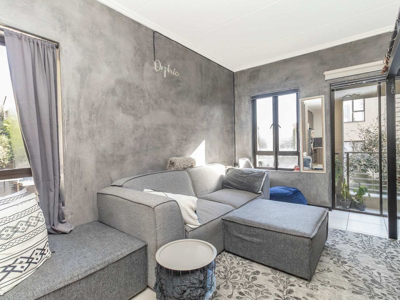 Designer Bachelor with Custom Loft Bed and Premium Finishes in The Matrix - Photo 8