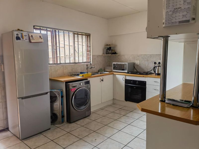 Charming 2-Bedroom with Patio in Prime Location!" - Photo 8