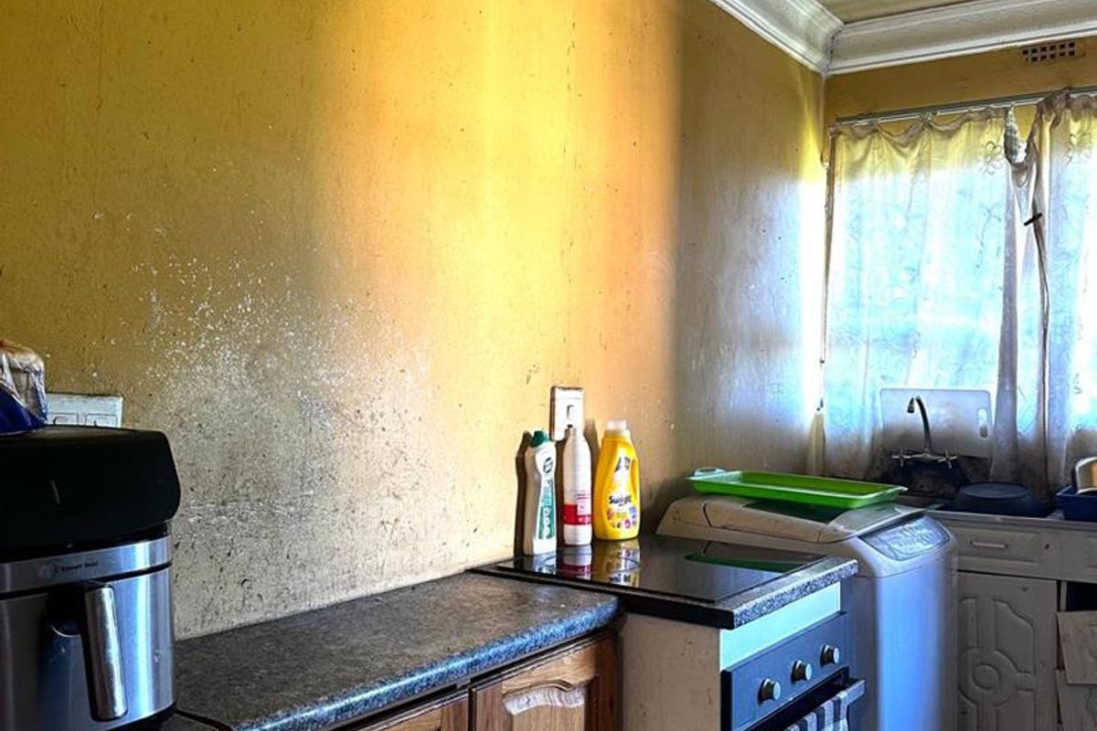 A well-located 3-bedroom, 2-bathroom warm home in Empangeni - Photo 5