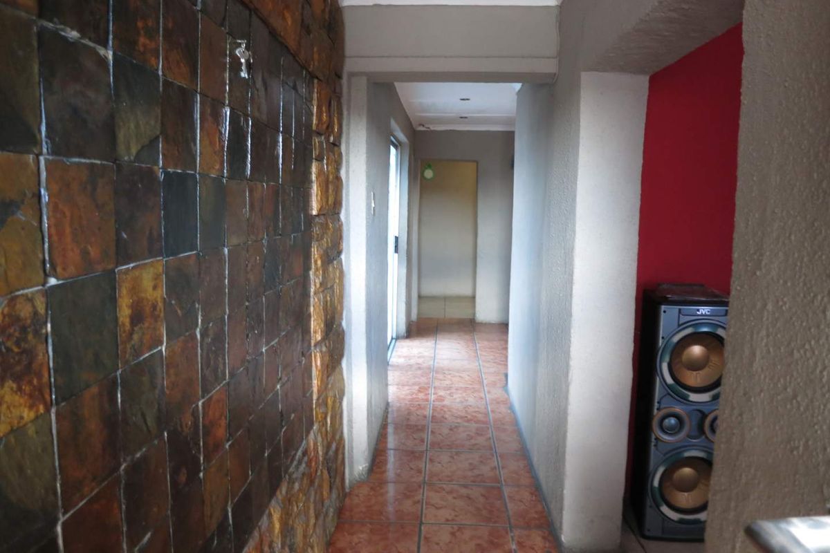 Beautiful 3 Bedroom House - Photo 4