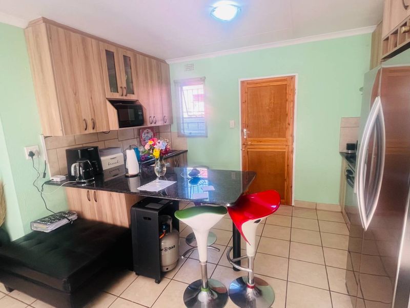 House in Leopard Rest Estate - Photo 4