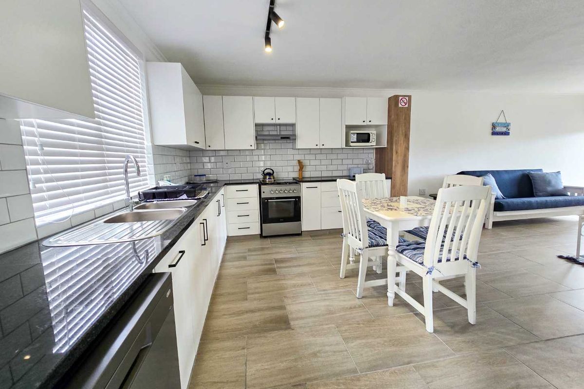 Two bedroom unit for sale in Stilbaai-Wes. - Photo 5