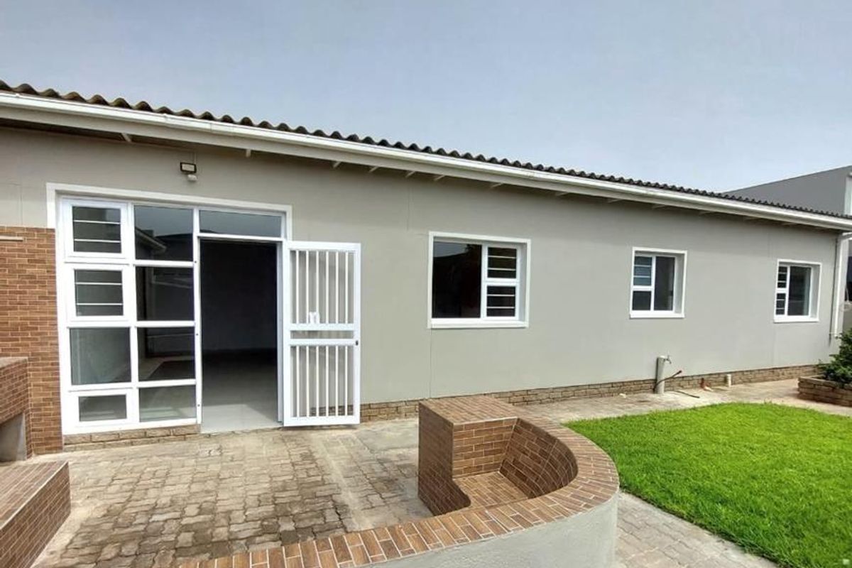 For Sale: Exquisite Home in Hentiesbaai's South Dune - Photo 2