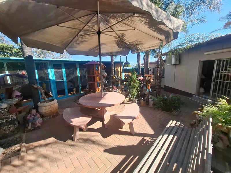 Spacious Family Home in the popular Olympia - Photo 8