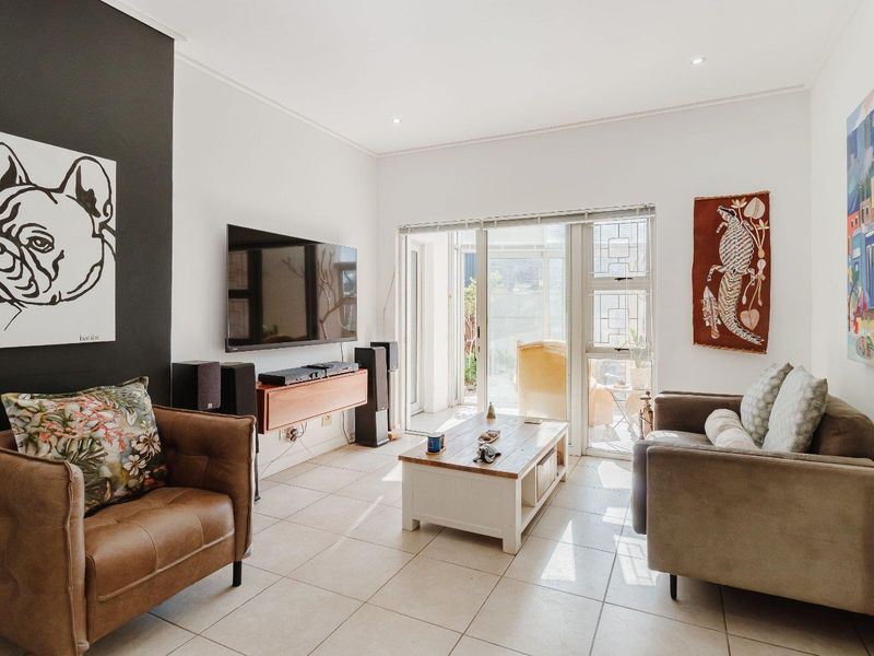 Stylish Living with Airbnb potential in the Sought-after Walmer. - Photo 3