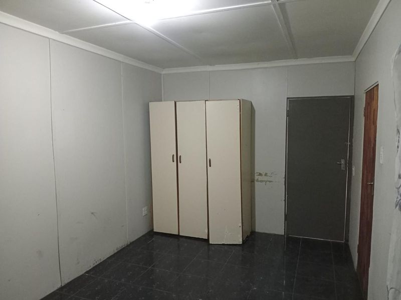Affordable 2-Bedroom Rental Unit, Immediate Availability in Arboretum - Photo 3