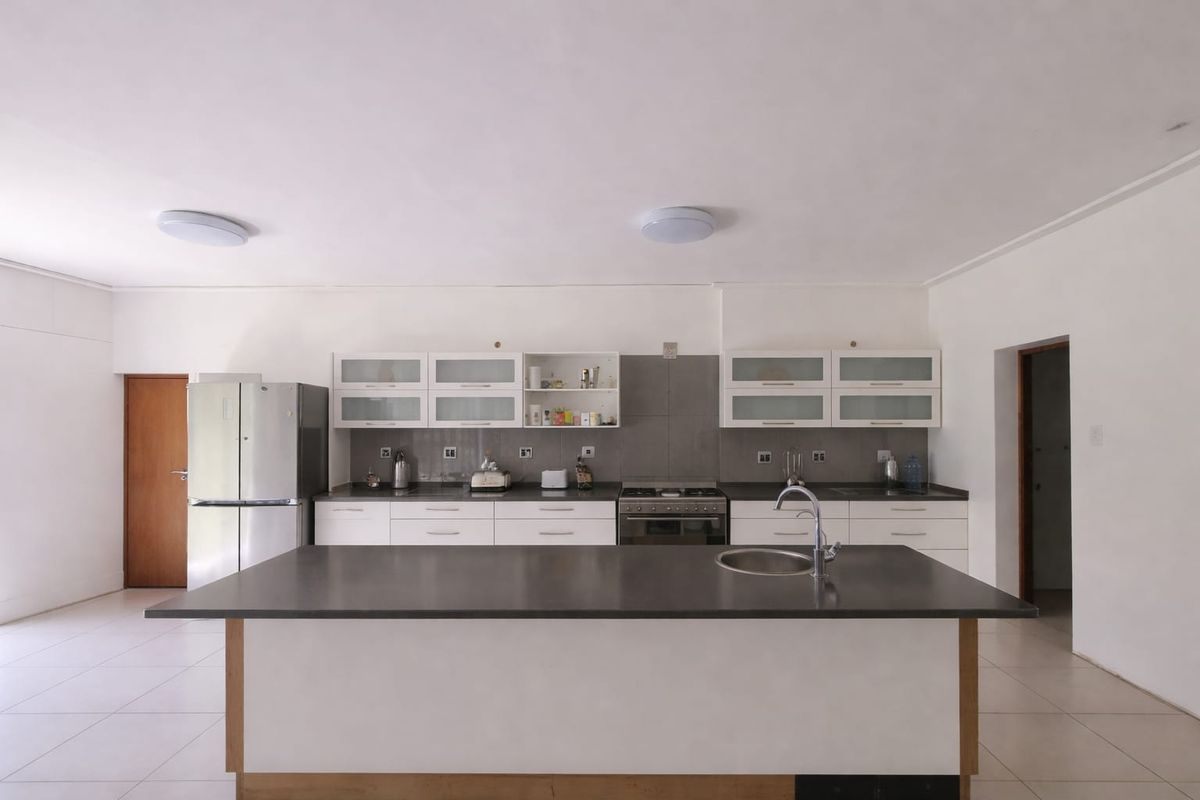 Versatile 7-Bedroom Property with 3 Living Areas, 2 Flats, Rondavel and Borehole - Photo 5