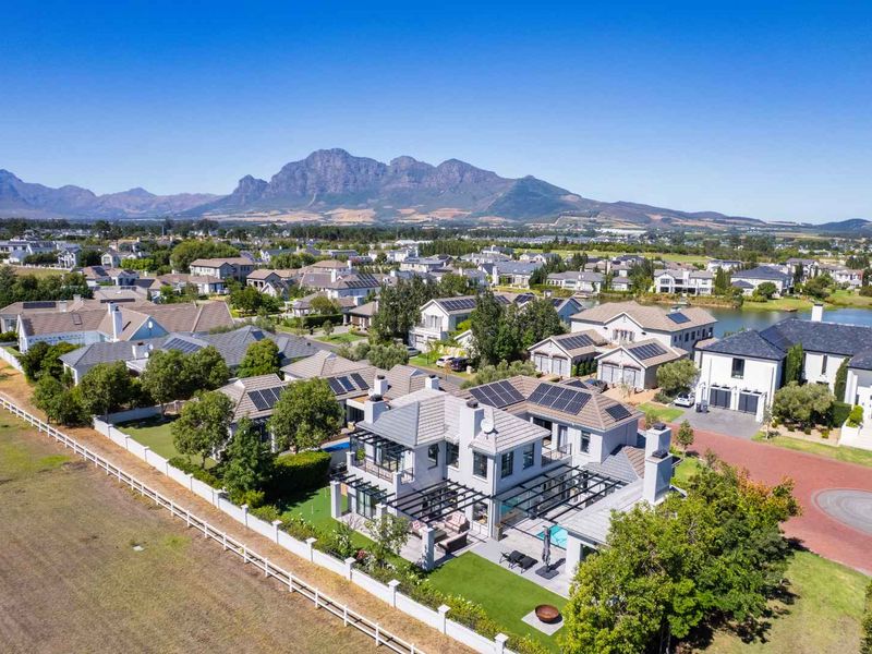 Family Home with Paddock Views on Val de Vie Estate - Photo 2