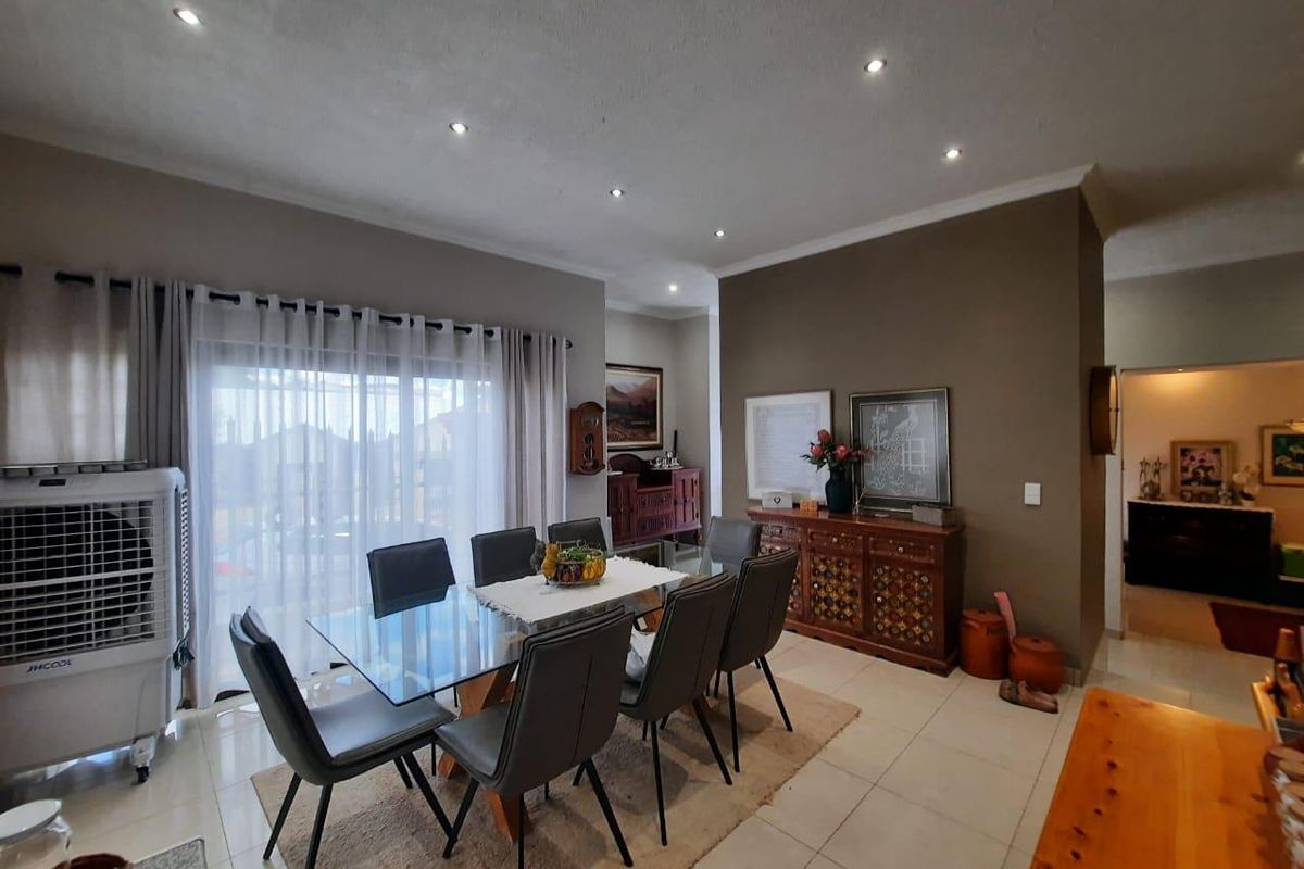 Auasblick - Stylish & Spacious Family Home for Sale N$5 500 000 - Photo 5