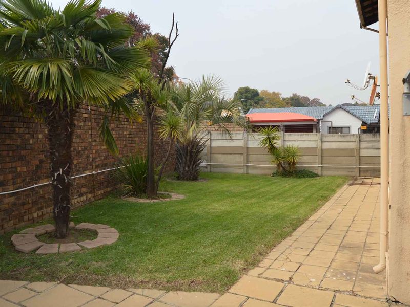 Four Bedroom Family Home For Sale in Brackendowns - Photo 4