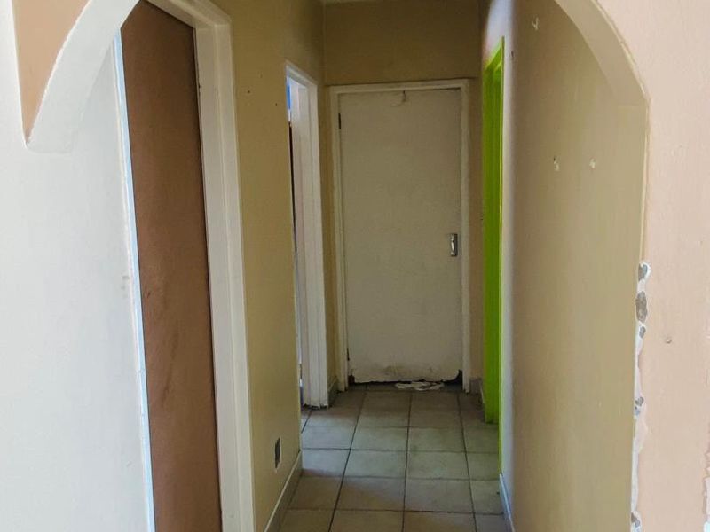 HOUSE FOR SALE IN HOCHLAND PARK - Photo 4