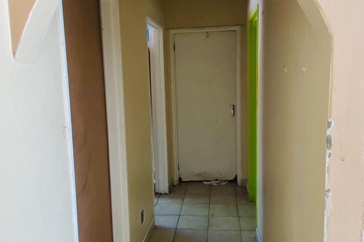 HOUSE FOR SALE IN HOCHLAND PARK - Photo 4