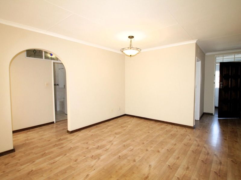 Elegant Two Bedroom Apartment in Secure Complex - Photo 7