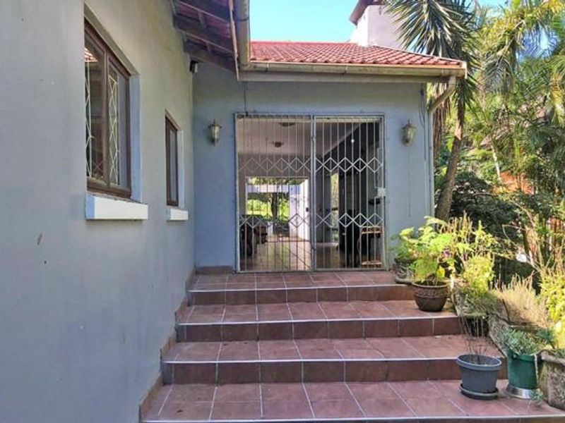Escape city life to a coastal gem nestled in lush greenery on the KZN South Coast - Photo 3