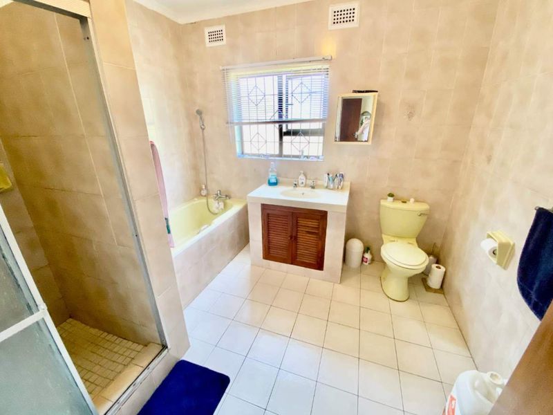 Spacious Family Home in Umhlanga (Shared Property) - Photo 6