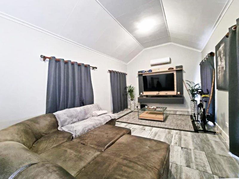 Ready to move in Estate home. - Photo 3