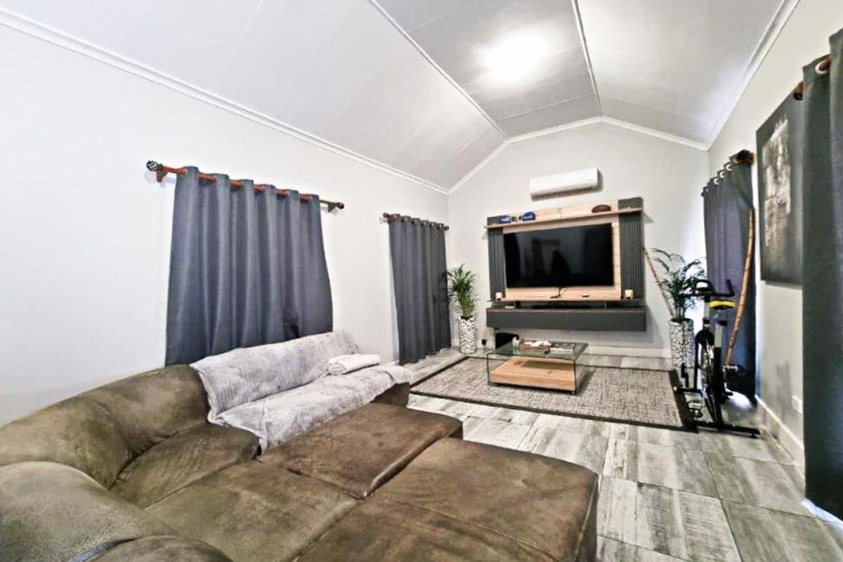 Ready to move in Estate home. - Photo 3