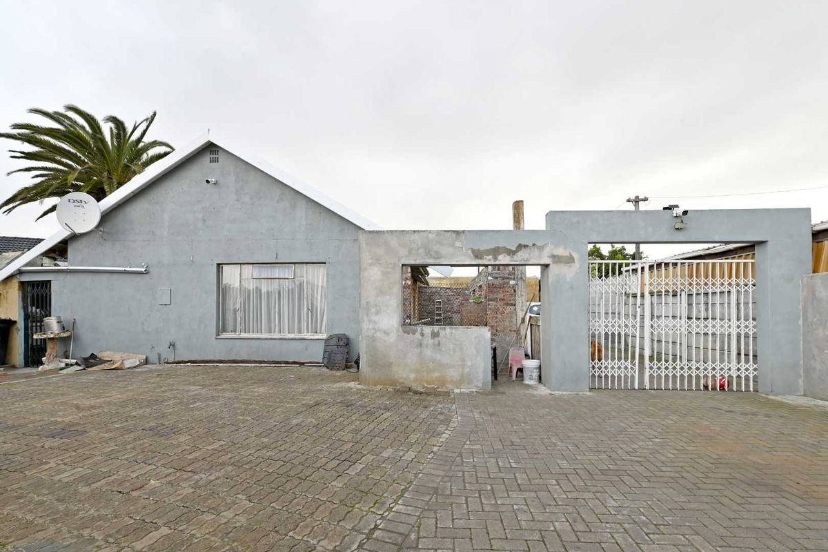Spacious Dual Living Property - Photo 3