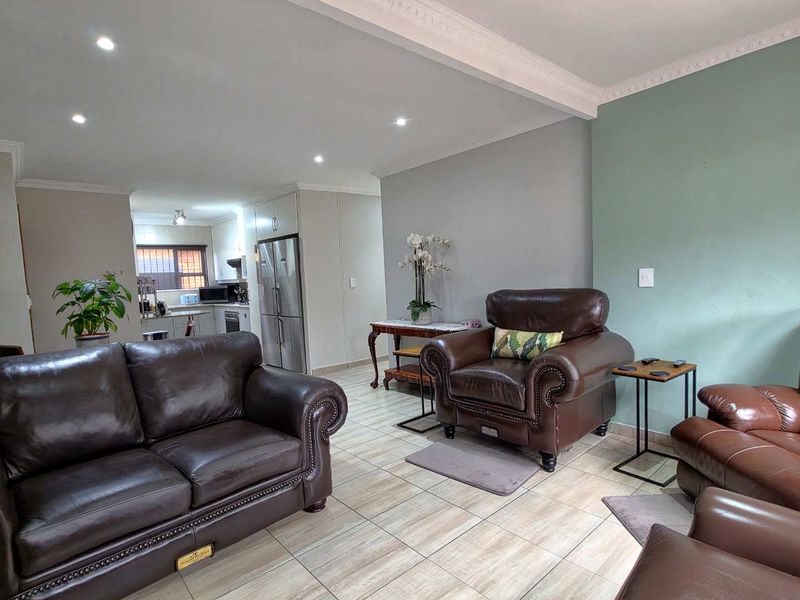 3 Bedroom Cluster in New Redruth - Photo 2