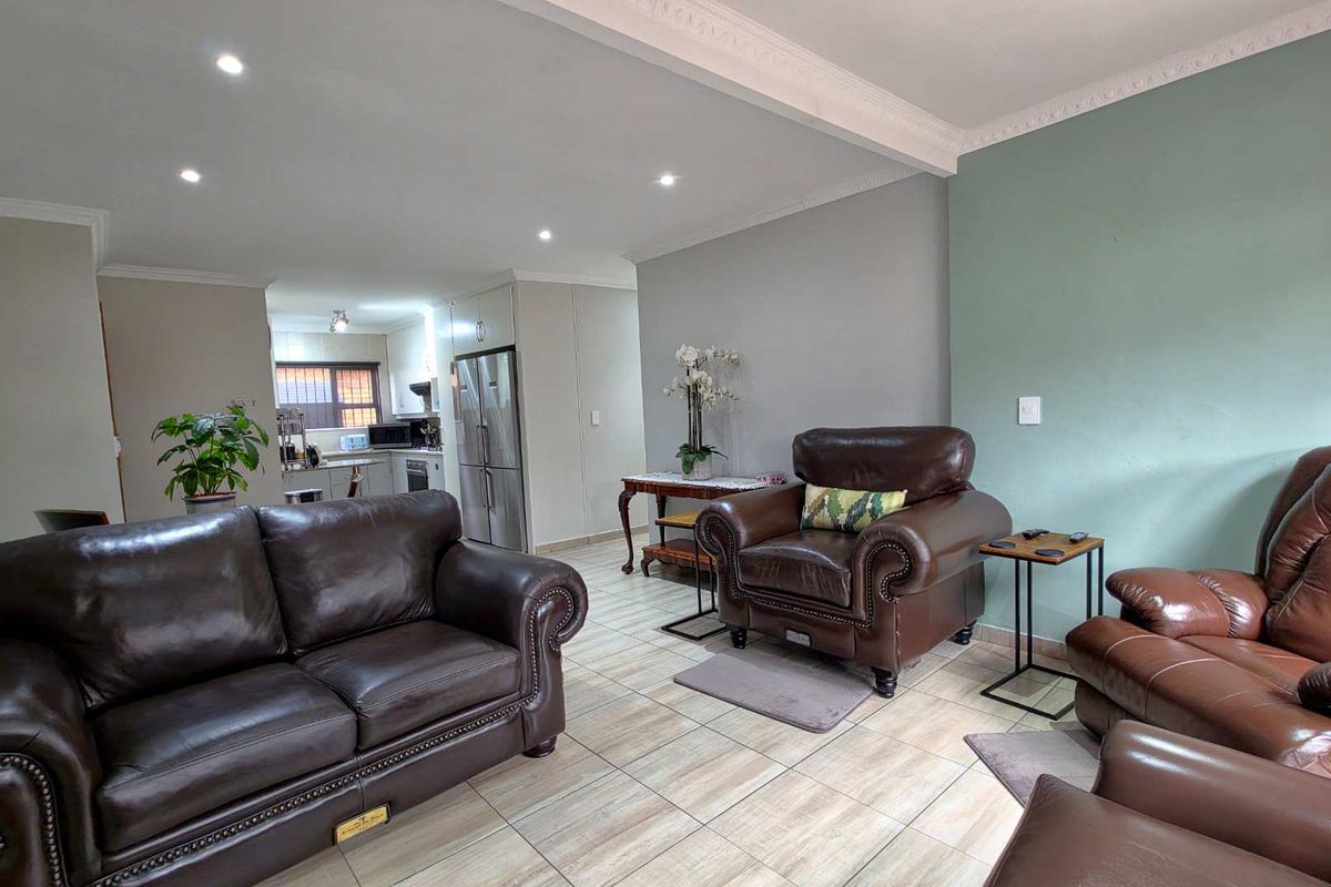 3 Bedroom Cluster in New Redruth - Photo 2