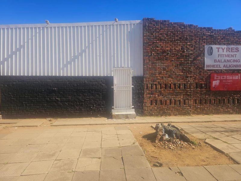 **Prime Commercial Property for Sale: Endless Opportunities Await** - Photo 6