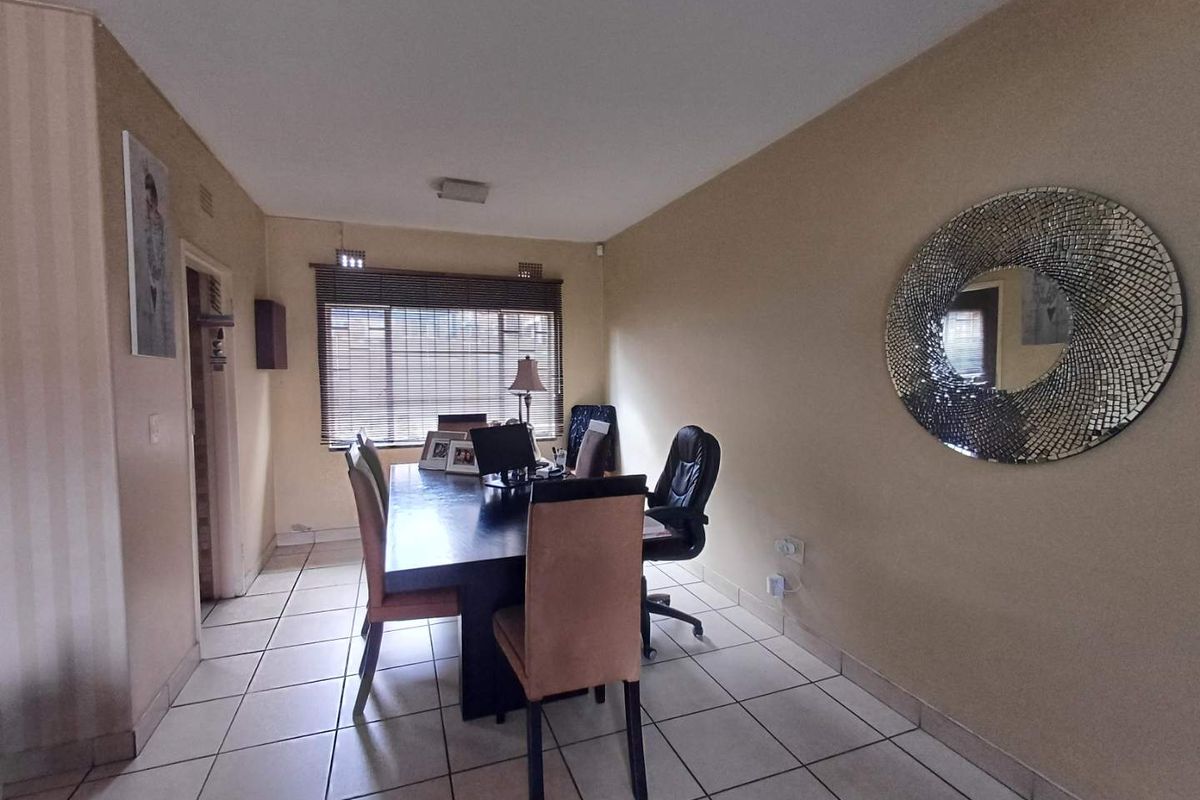 LOVELY TOWN HOUSE - Photo 5