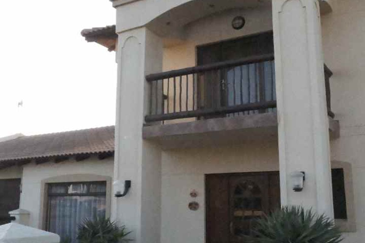 Beautiful Home for a large Family - Photo 4