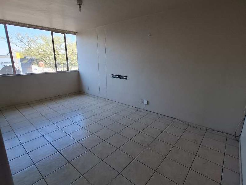 1 Bedroom Apartment - Photo 4
