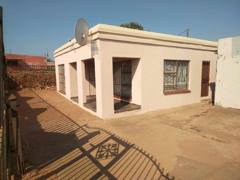 2 bedrooms house for sale in Soshanguve South EXT 1 - Photo 2