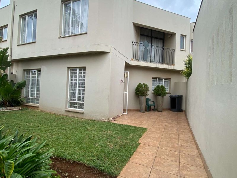 3 Bedroom Townhouse in Pierre Van Ryneveld. - Photo 2