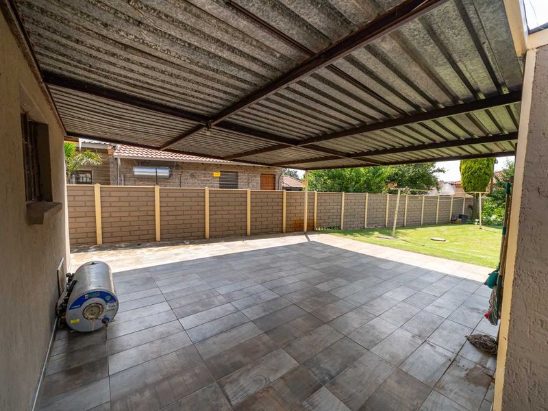 A ready to move in home in a secure area - Photo 9