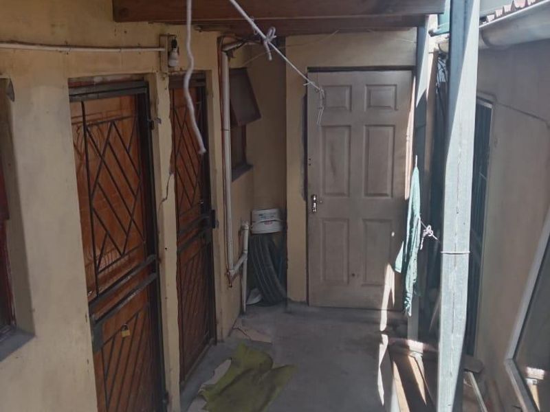 Semi-Detached Property with Investment Potential - R650,000* - Photo 6