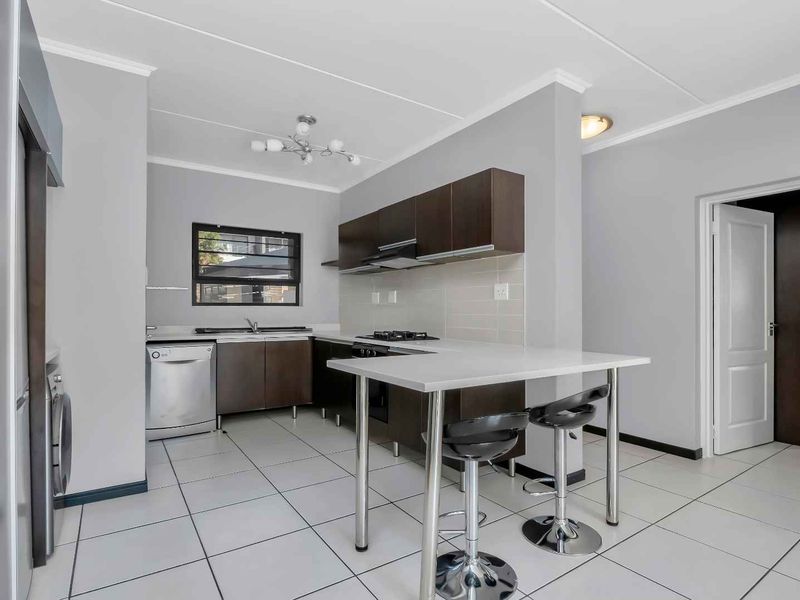 LOCK-UP AND GO LIVING AT ITS FINEST! - Photo 4